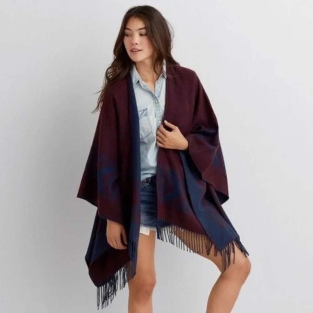 ✨ American Eagle Fleece Poncho Wrap – Burgundy & Navy - Fringe Hem